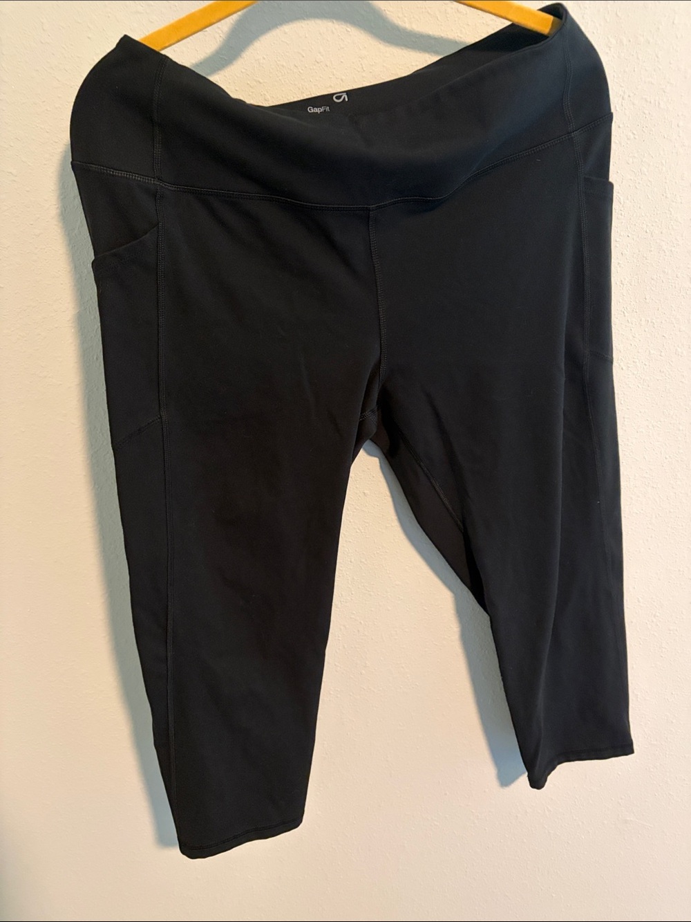 GapFit Black Cropped Leggings Capri 3 Qtr length